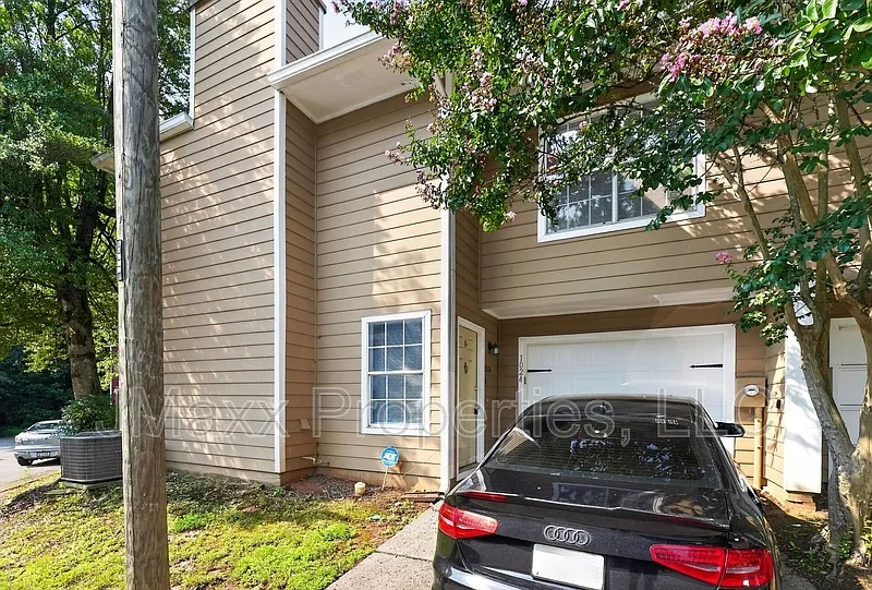 2 bed, 2.5 bath, 1608 sqft, $1,900 — Photo 1