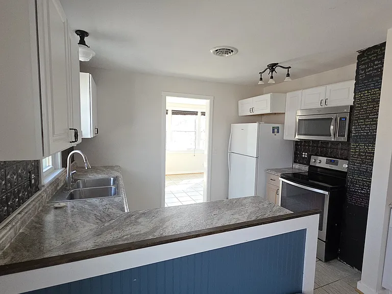 304 N River Rd — Photo 14