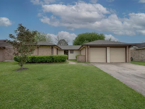 2513 Harpers Ferry Dr, League City, TX 77573
