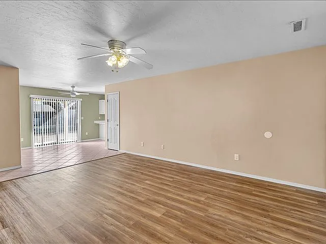 3 bed, 1132 sqft, $1,700 — Photo 4