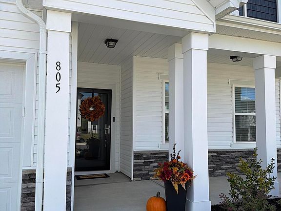 2nd image of 805 Putney Hill Rd