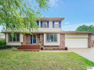 1701 Buckingham Dr, Lincoln, NE 68506