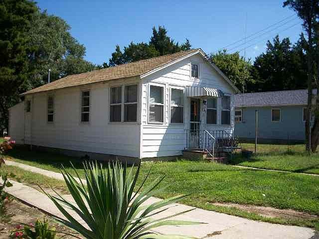 Only blocks to Delaware Bay!