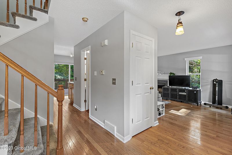 4th image of 8 Milton Heights Boulevard