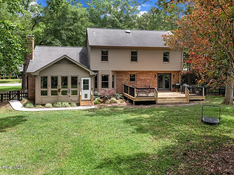939 Eton Dr — Photo 17