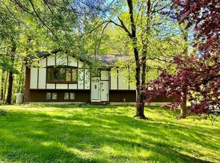 97 Hulst Rd, Amherst, MA 01002