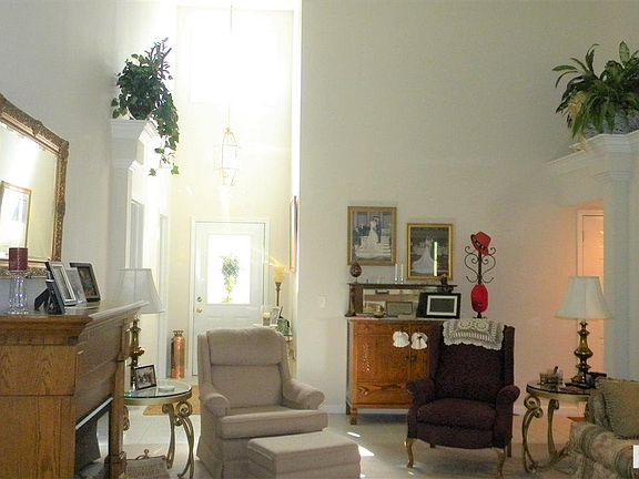 5th image of 12 Wadsworth Dr