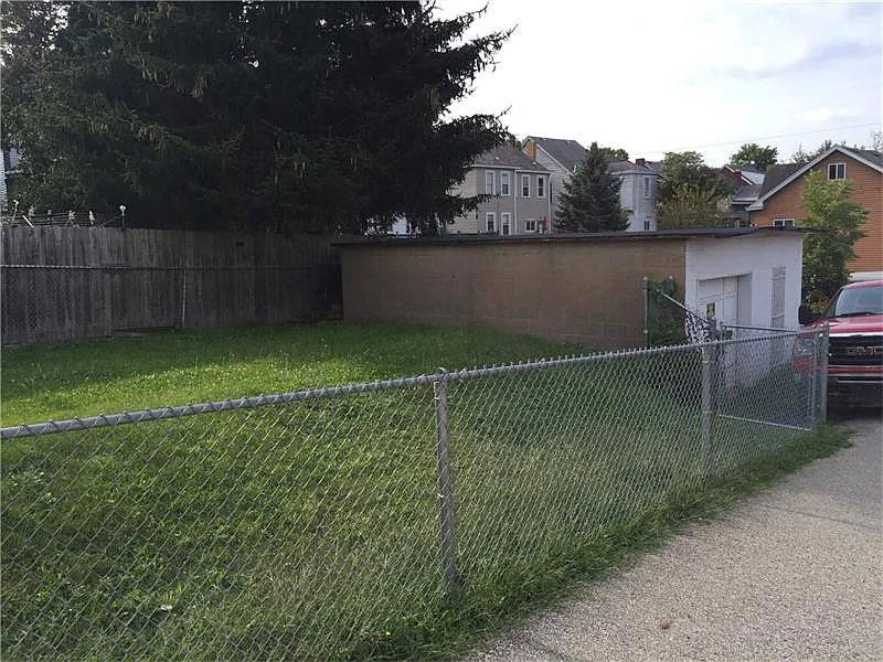407 Simms St photo 1