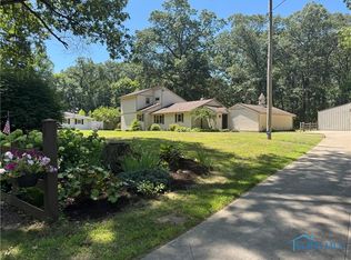 1112 Wentworth St, Holland, OH