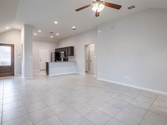 3rd image of 615 Stampede Rd