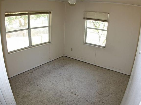 5th image of 516 Burland St