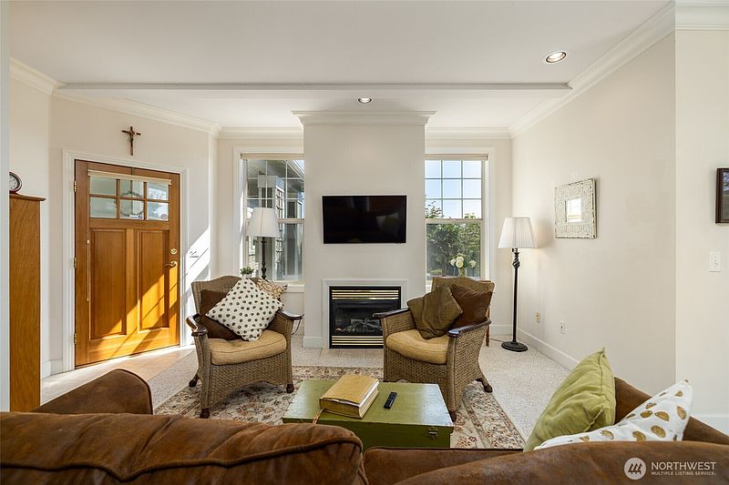 4th image of 2026 I Avenue #2