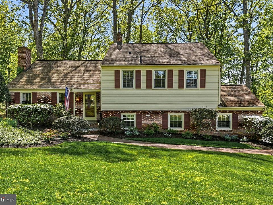 1st image of 388 Castlewood Dr