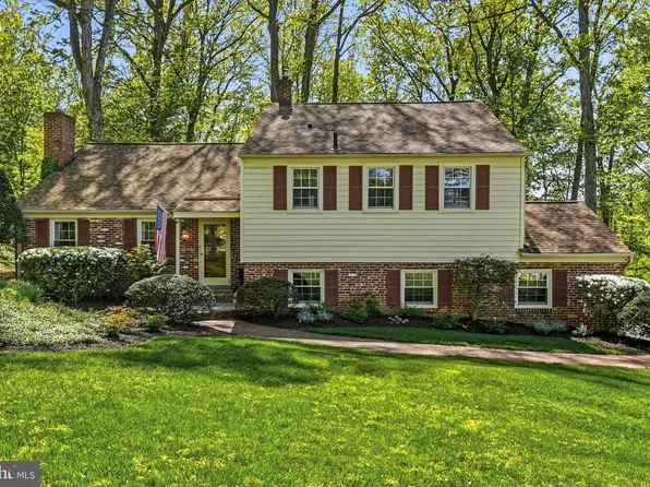 388 Castlewood Dr, Devon, PA 19333