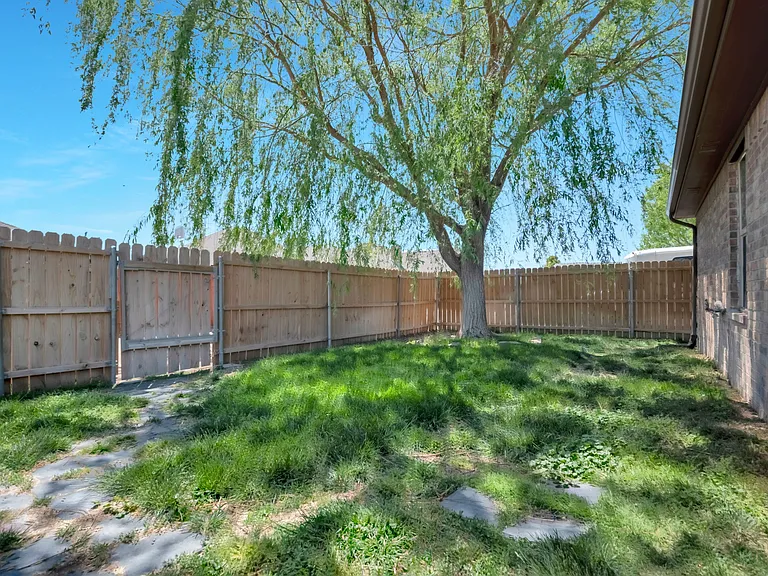 9315 Buccola Ave — Photo 33