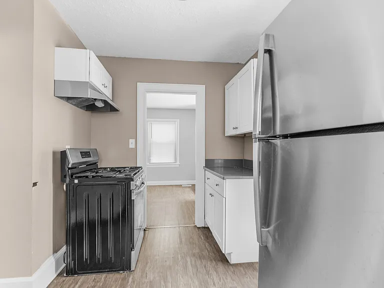 936 Whitby Rd — Photo 3