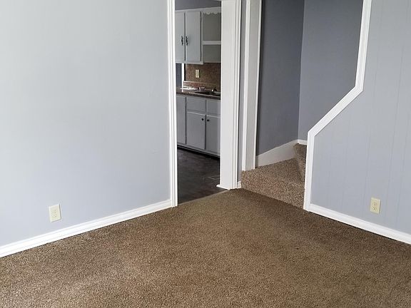 4th image of 824 S Broadway St