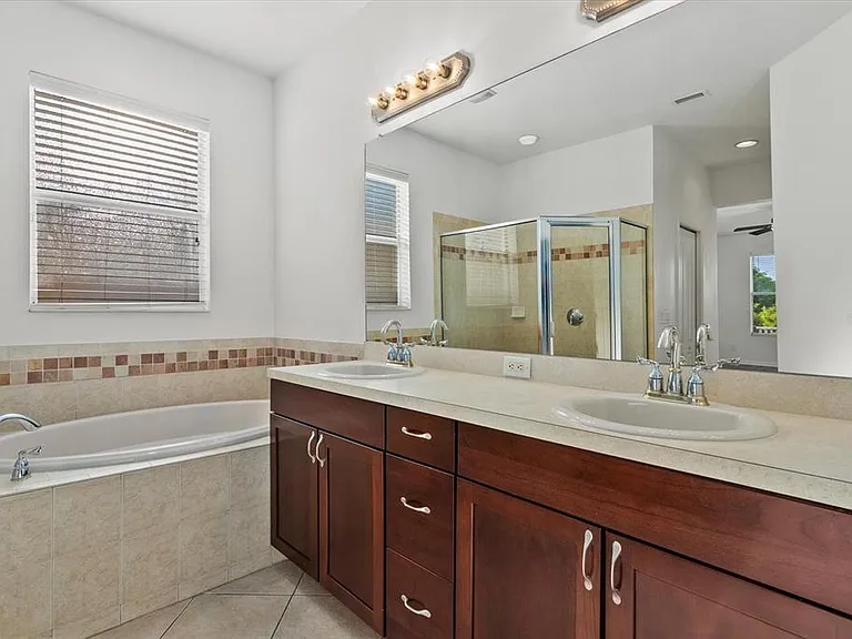 12808 Hampton Hill Dr — Photo 23