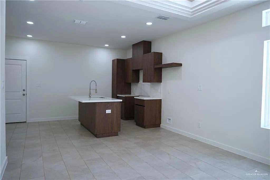 2 bed, 2.0 bath, 902 sqft, $1,250 — Photo 4