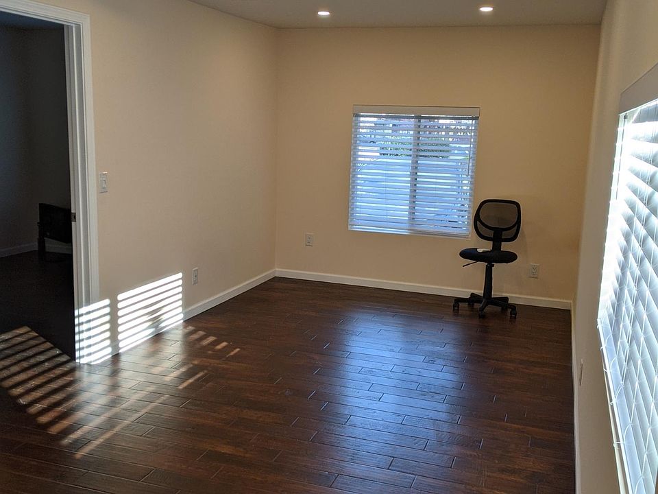 1st image of 439 S Pastoria Ave