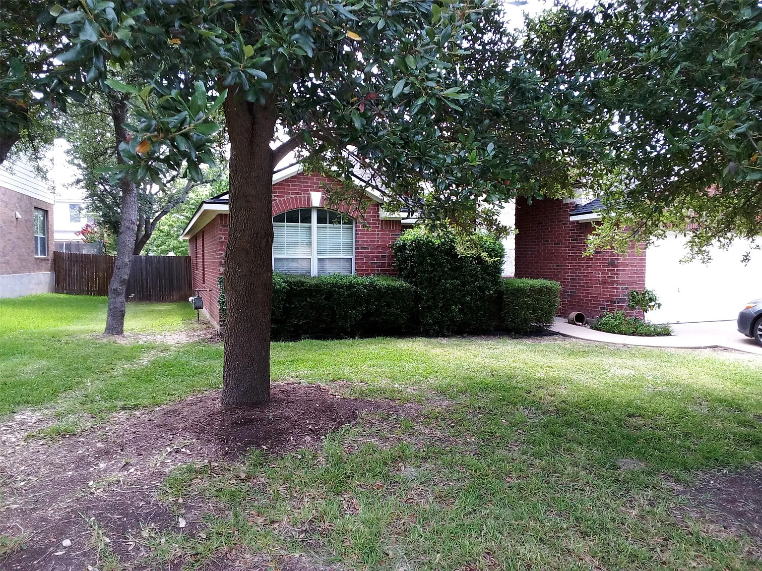 3 bed, 2.0 bath, 1826 sqft, $2,000 — Photo 1