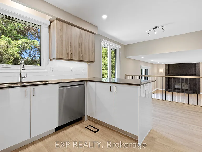 869 Maryland Ave — Photo 13