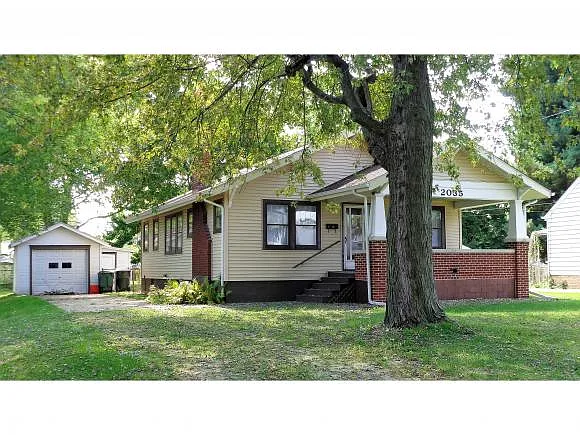 2035 W Leafland Ave photo 1