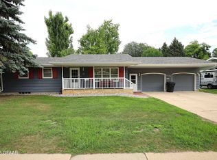 3303 Walnut St, Grand Forks, ND 58201