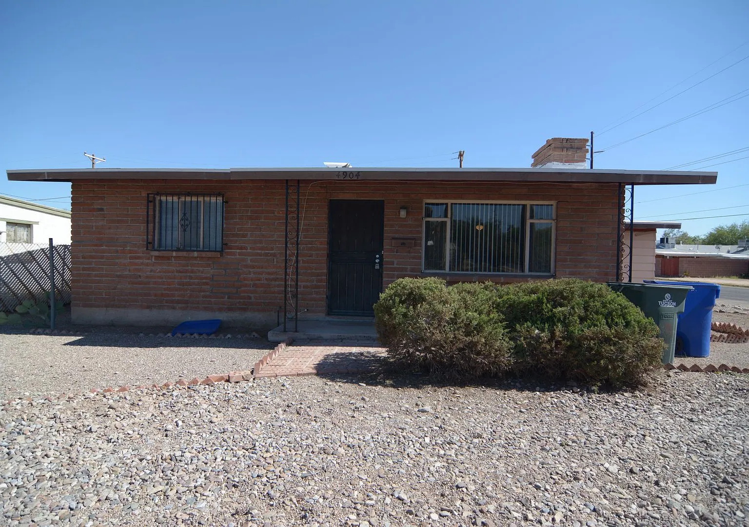 Charming 2 Bedroom 1 Bath Home! Central Tucson Location! — Photo 1