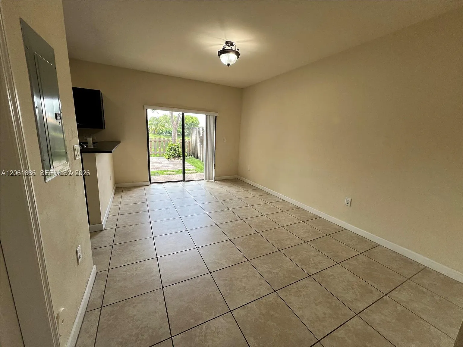 3 bed, 2.5 bath, 1432 sqft, $2,500 — Photo 3