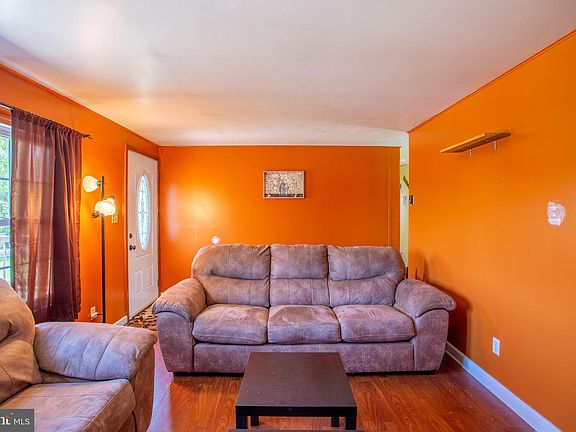 5th image of 596 Hanshew Ln