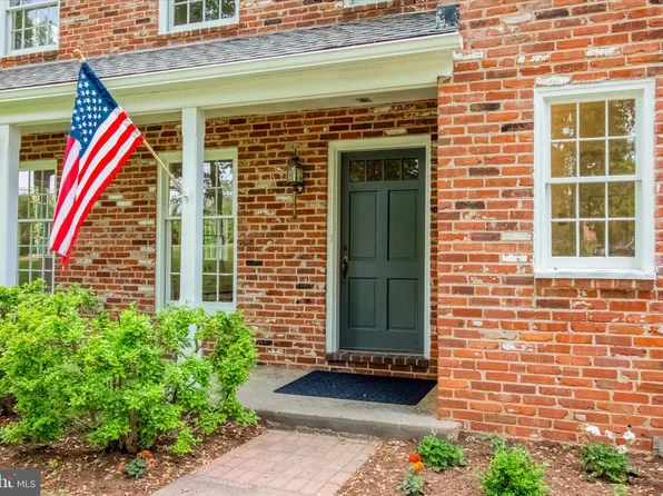 335 Crum Creek Ln, Newtown Square, PA 19073