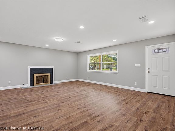 5th image of 12 Candlestick Ln