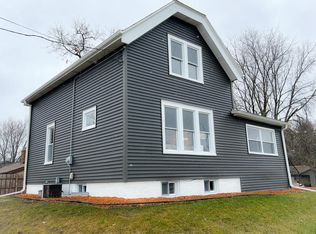 4685 S 38th St, Greenfield, WI 53221