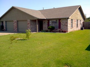 1555 Mark St #B, Springdale, AR 72764