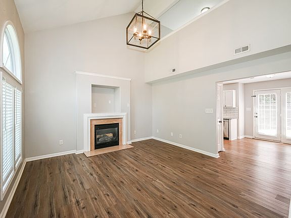 5th image of 1422 Majestic Meadow Dr