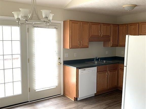4th image of 739 Andra Dr