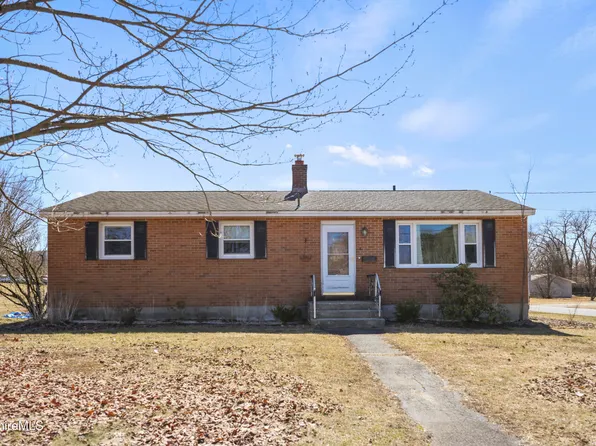 8 Alba Ave, Pittsfield, MA 01201