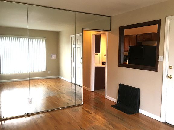 4th image of 460 W 9th St