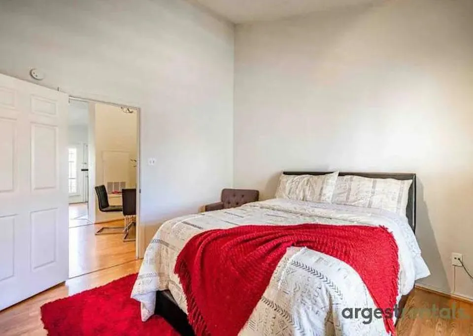 4800 W Lovers Ln #223