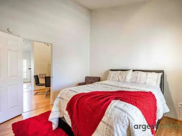 4800 W Lovers Ln, Dallas, TX