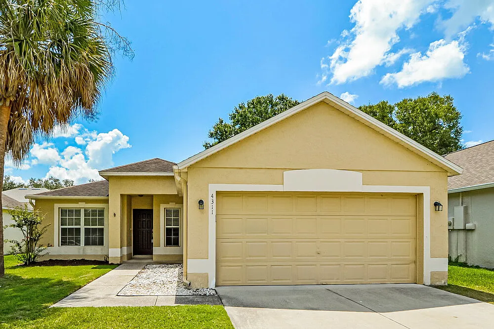 3 bed, 2.0 bath, 1268 sqft, $2,165 — Photo 1
