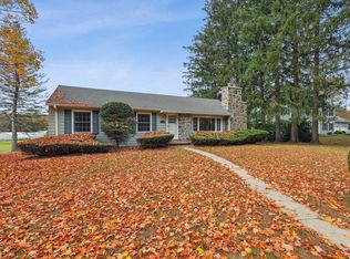511 Shoemaker Ln, Agawam, MA 01001
