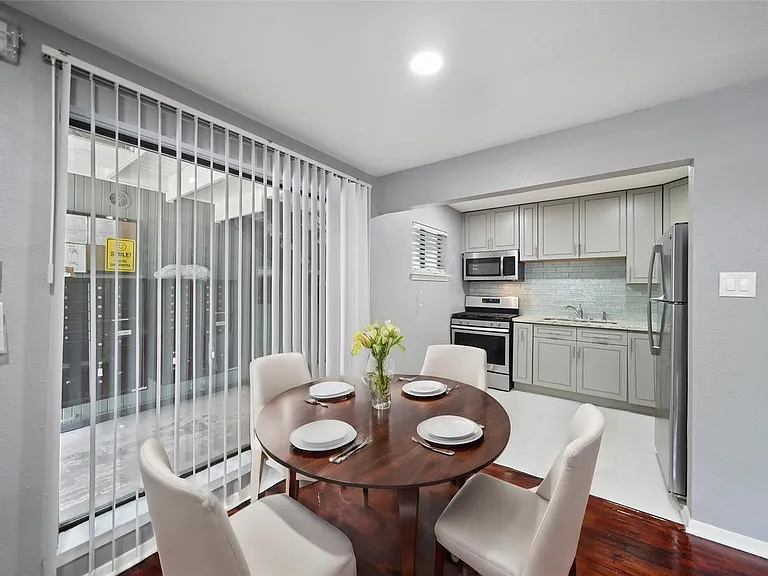 311 Hawthorne St #1 — Photo 6