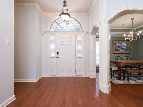 5th image of 215 Maranes Cir