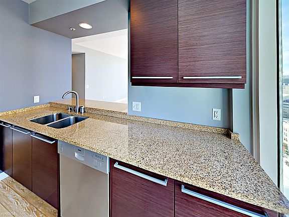 5th image of 425 1st St Unit 2206