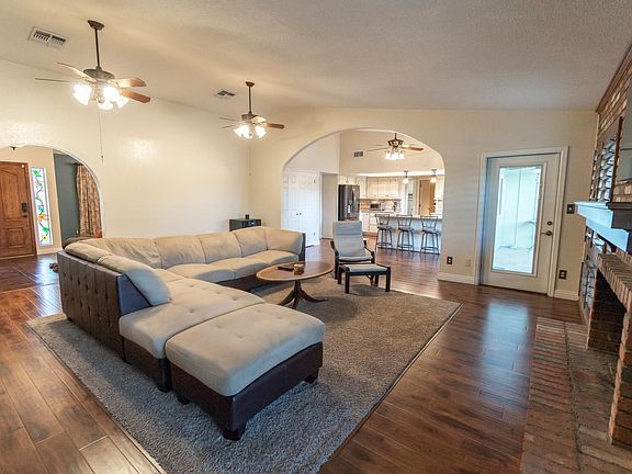 3rd image of 6404 W Larkspur Dr
