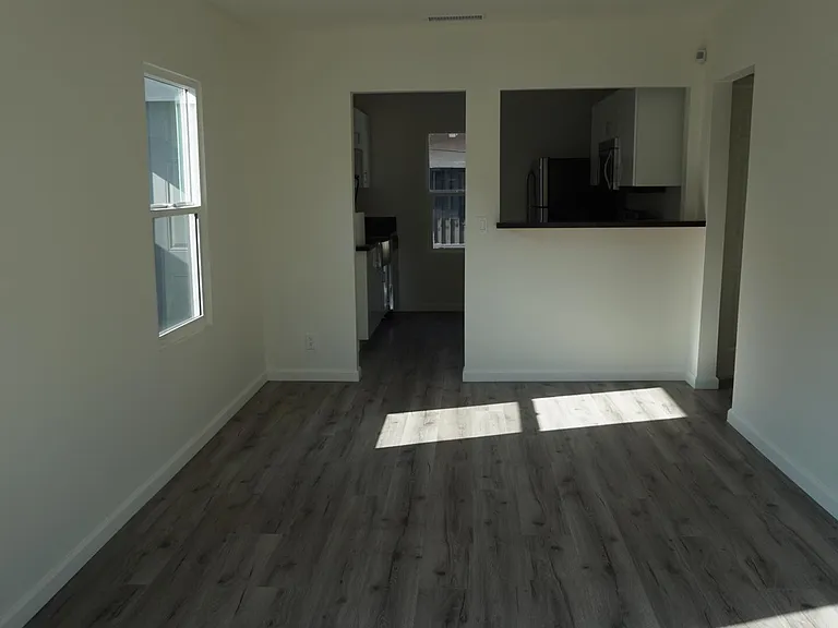 1755 Kent St — Photo 4