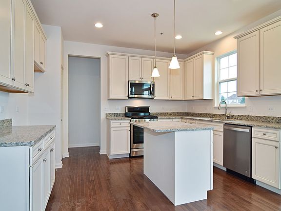 3rd image of 163 Abbott Ct