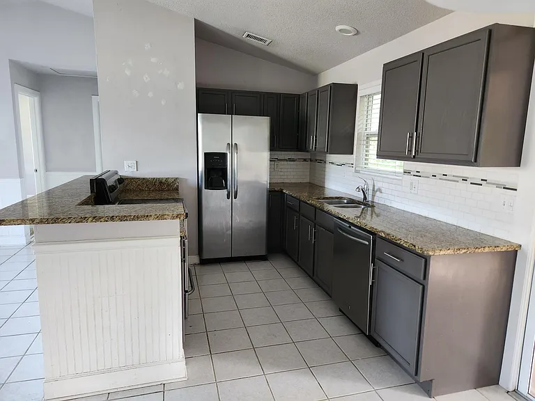 1726 SW Millikin Ave — Photo 4